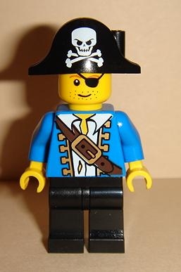 Pirate Blue Jacket
Komplett. litt slitt på ansiktet.