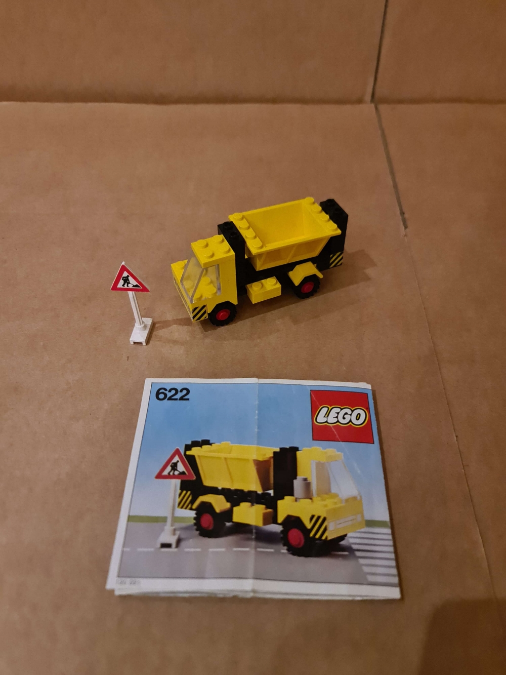 Sett 622 fra Lego Classic Town serien.
Flott sett.  Ingen misfarging. Kun originale deler fra settet.
100% komplett med manual. Klistremerker er på og pene.