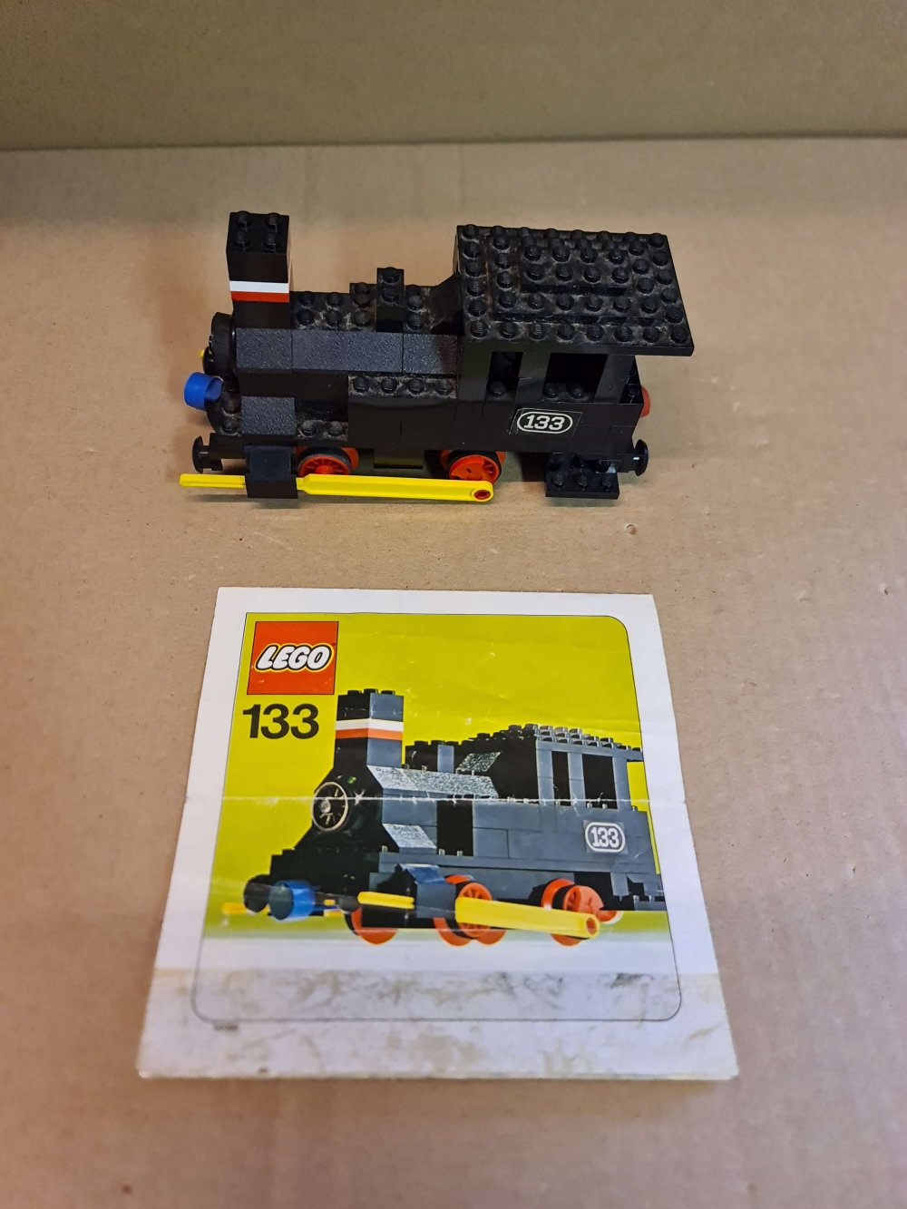 Sett 133 fra Lego Train : 4.5V serien.
Komplett med manual.