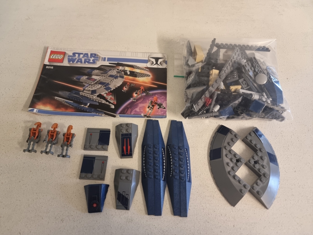 Sett 8016 fra Lego Star Wars: The Clone Wars serien.
Flott sett.
Komplett med manual.