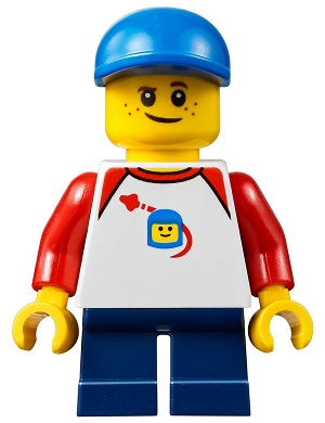 Boy, Freckles, Classic Space Shirt with Red Sleeves, Dark Blue Short Legs
Komplett i god stand.