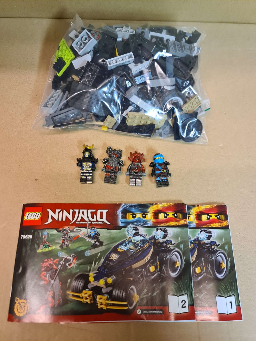 Sett 70625 fra Lego Ninjago : The Hands of Time serien.
Meget pent.
Komplett med manual.