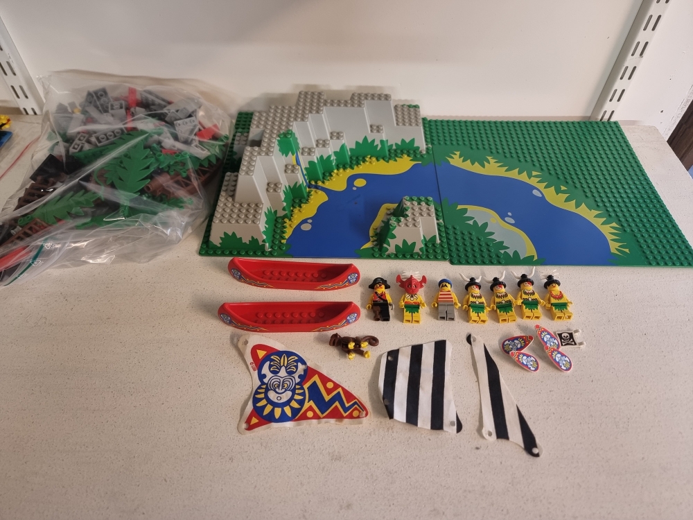 
Sett 6278 fra Lego Pirates : Pirates 1 serien.
Flott sett. Komplett uten manual.