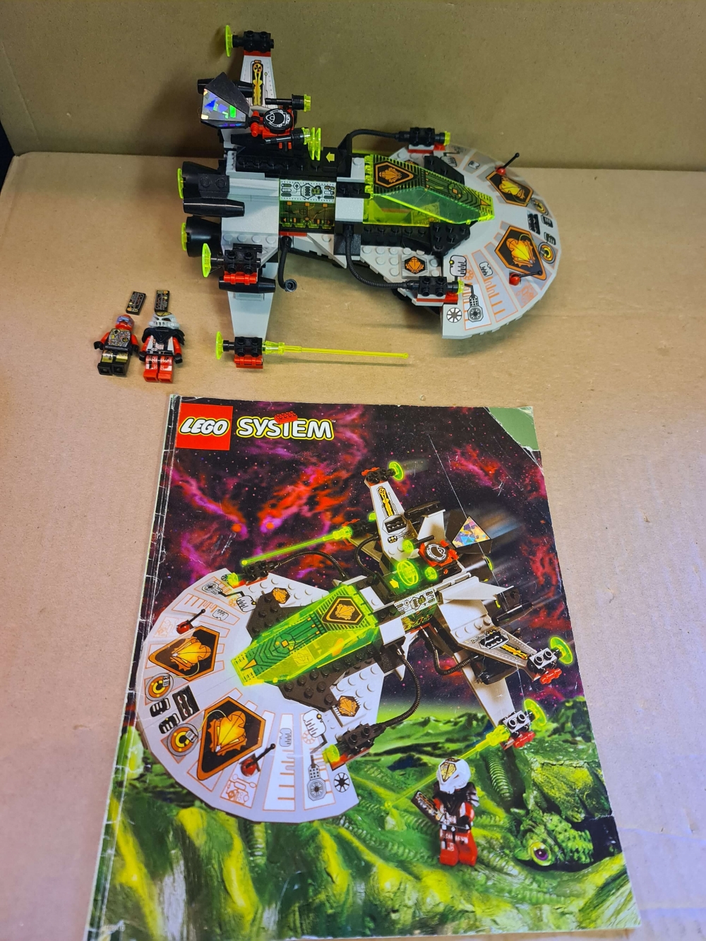 Sett 6915 fra Lego Space : UFO serien.
Meget pent sett.
Komplett med manual (mistet ett hjørne)