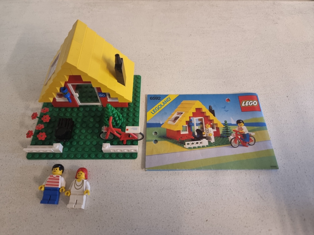 Sett 6592 fra Lego Classic Town serien.
Veldig pent sett.
Komplett med manual.