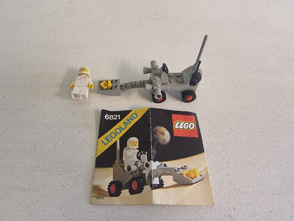 Sett 6821 fra Lego Classic Space serien.
Godt brukt sett.
Komplett med manual. Månen er bort på figuren.
