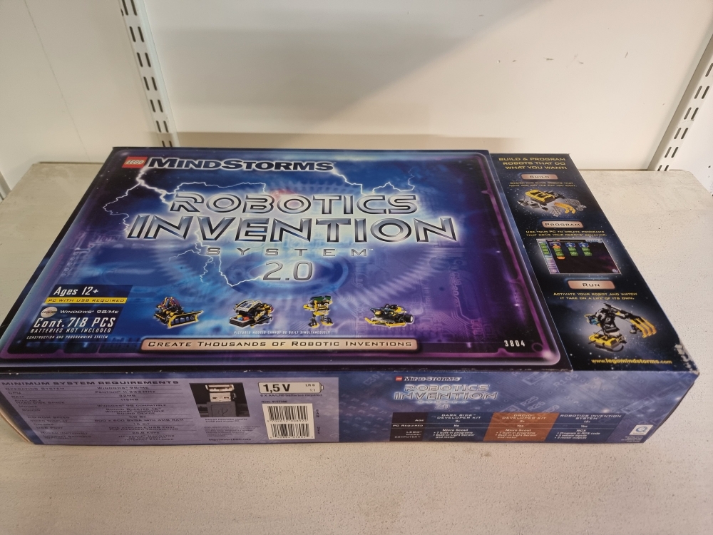 Sett 3804 fra Lego Mindsstorms serien
Forseglinger brutt men innhold er urørt.