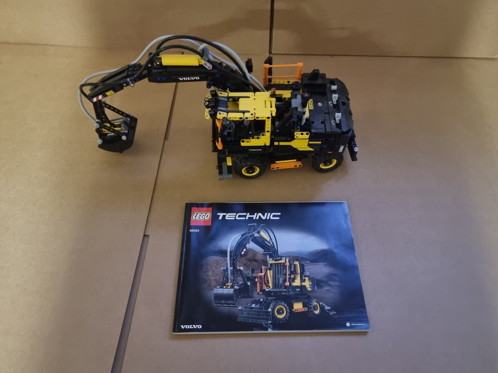 Sett 42053 fra Lego Technic serien.
Bygget sett. 
Med manual.