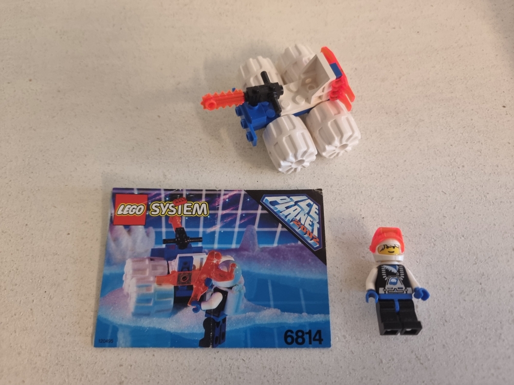 Sett 6814 fra Lego Space : Ice Planet 2002 serien.
Pent sett.
Komplett med manual.