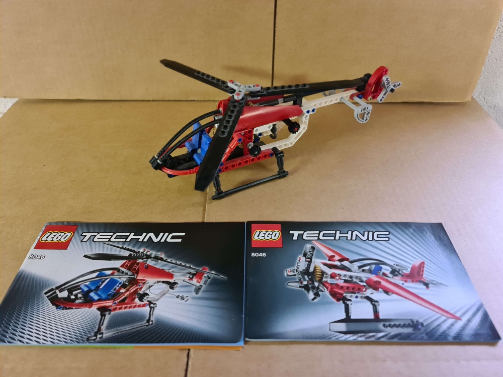 Sett 8046 fra Lego Technic serien.
Flott sett. Komplett med manualer. 
Alle deler er med slik at alternative modeller kan bygges.