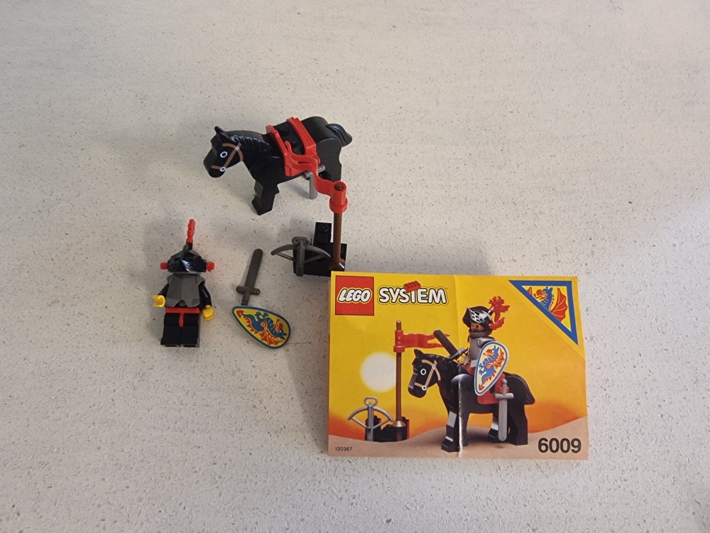 Sett 6009 fra Lego Castle : Blacks Knights serien.
Meget pent. Bortimot mint tilstand.
Komplett med manual.