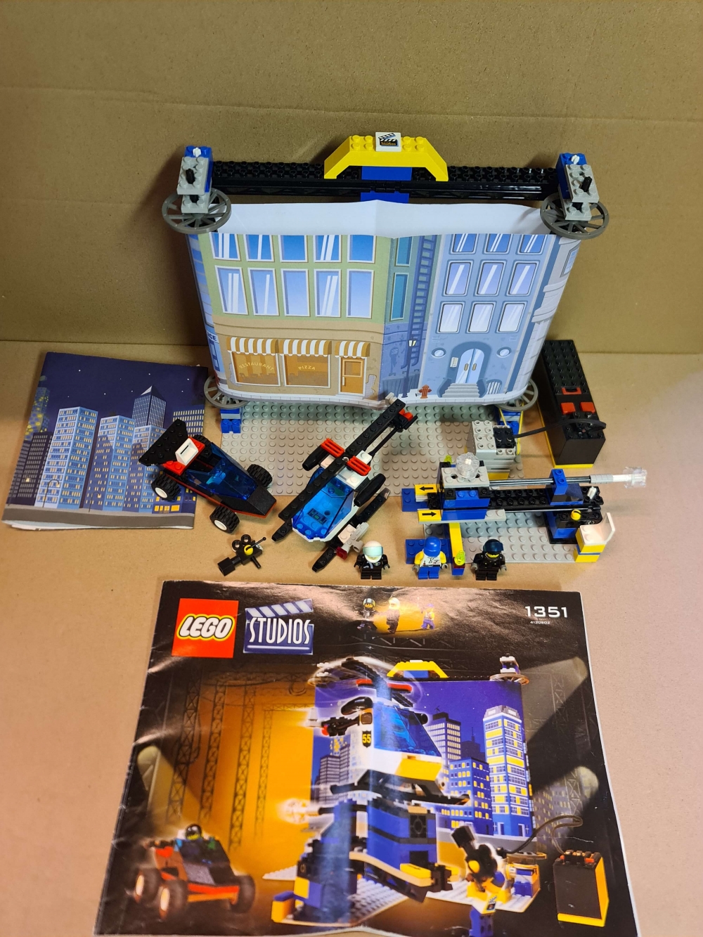 Sett 1351 fra Lego Studios serien
Flott sett. Komplett med manual.
Ingen lekkasje I batteriboks. Testet og fungerer.