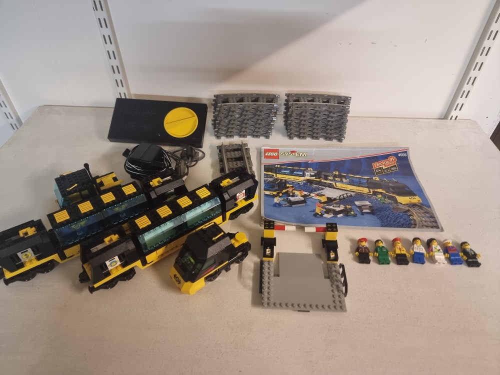 Sett 4559 fra Lego Train : 9V serien.
Komplett med manual.
Meget pent sett. Som nytt.