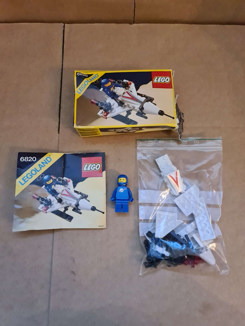 Sett 6820 fra Lego Classic Space serien.
Komplett med manual og eske.

