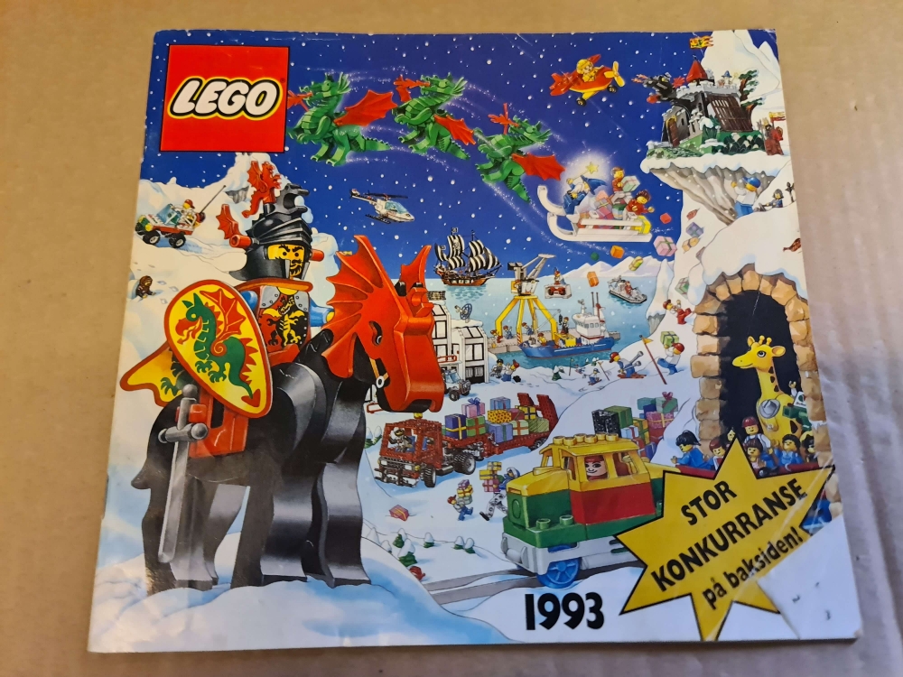 Reklame 922710-N Chistmas edition fra 1993.
Komplett i god stand
Merk : Vi har ikke gått over hver enkelt side så det kan forekomme skriblerier osv. De fleste er uten.