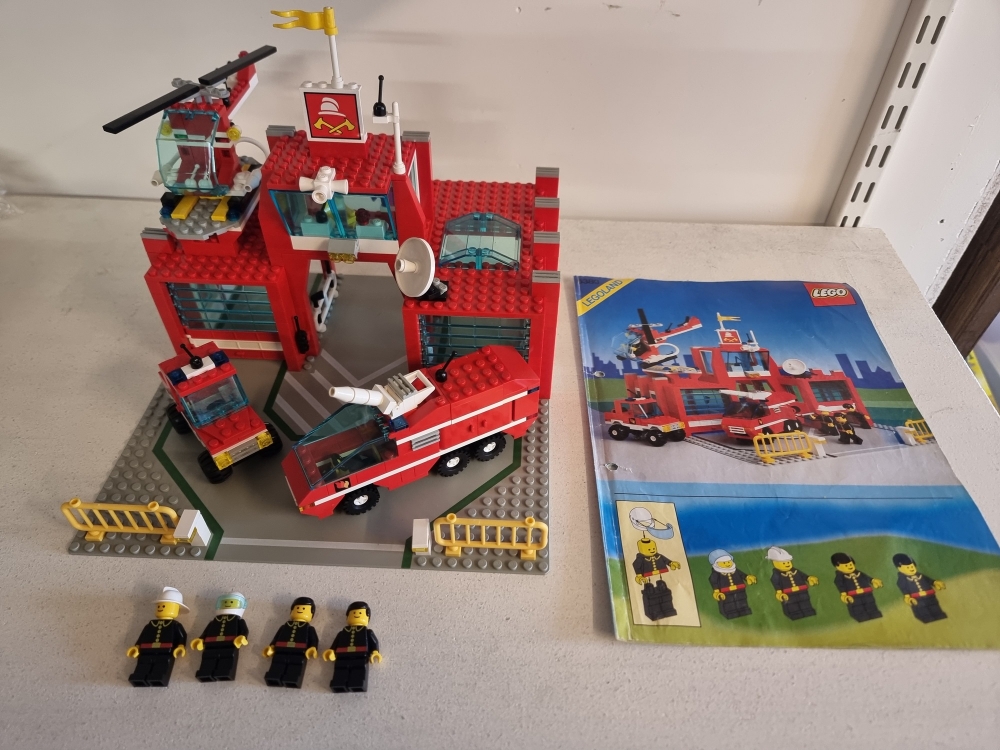 Sett 6389 fra Lego Classic Town serien.
Meget pent. Vil si mint.
Komplett med manual.