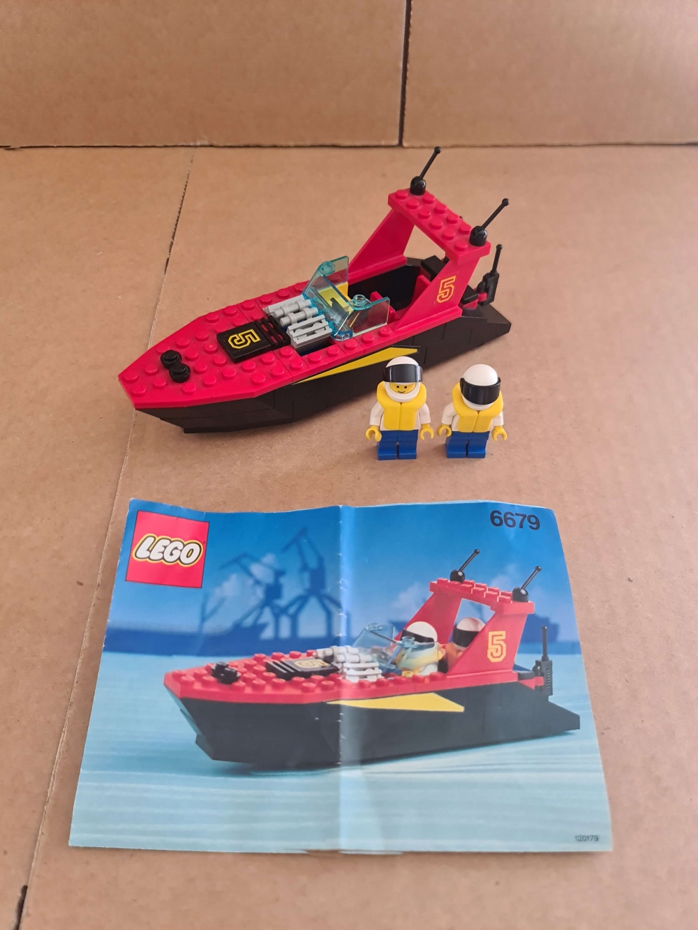 Sett 6679 fra Lego Classic Town serien.
Flott sett. Komplett med manual.