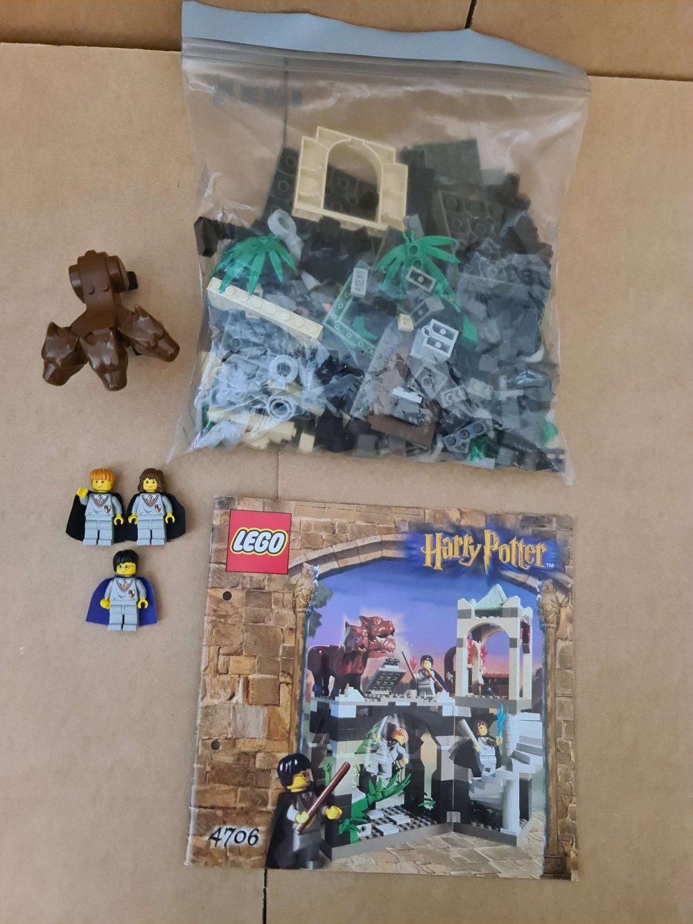 Sett 4706 fra Lego Harry Potter serien.

Flott sett. Komplett med manual.
Flotte figurer.