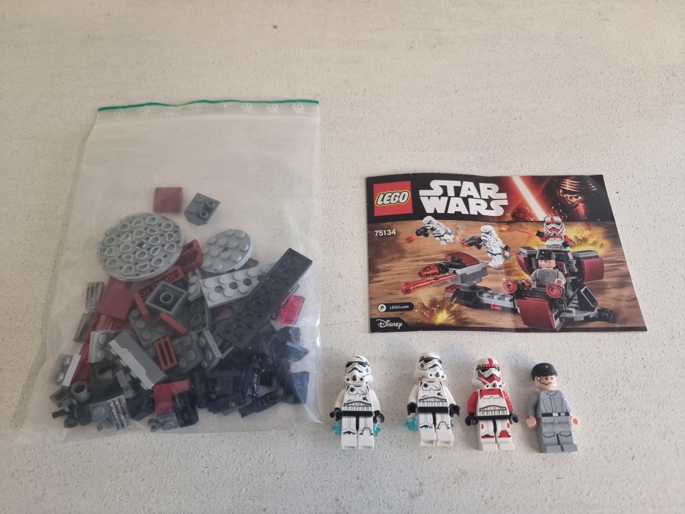 Sett 75134 fra Lego Star Wars : Star Wars Battlefront serien.
Som nytt.
Komplett med manual.