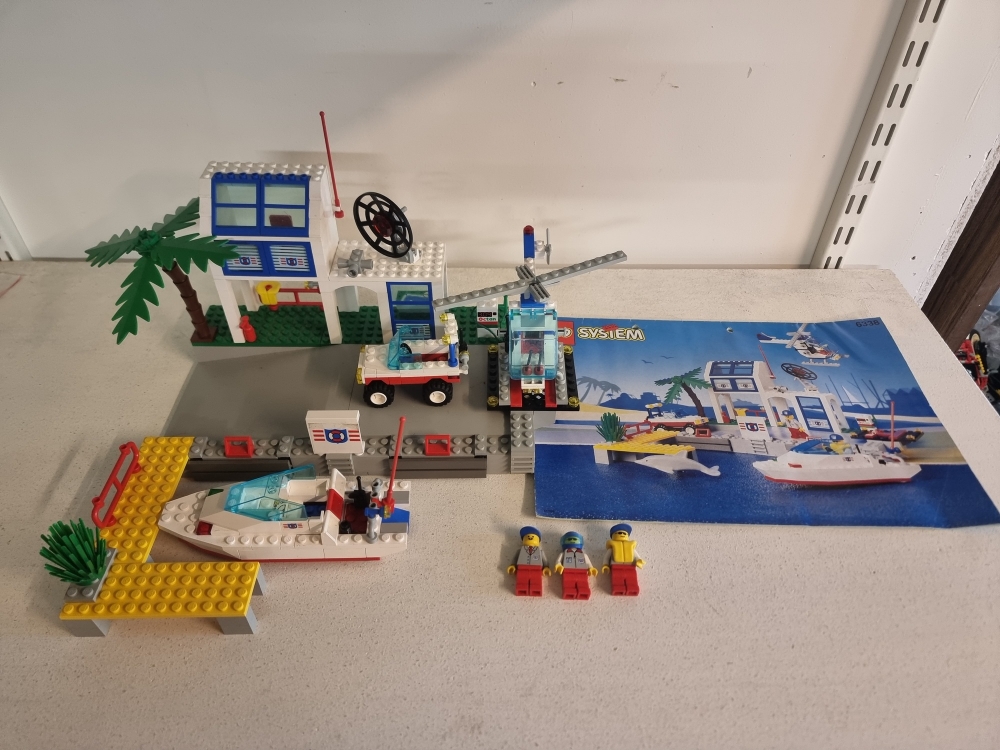 Sett 6338 fra Lego Classic Town serien.
Flott sett. 
Komplett med alle klistremerker og manual.