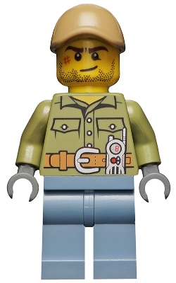 Volcano Explorer - Male, Shirt with Belt and Radio, Dark Tan Cap with Hole, Crooked Smile and Scar
Komplett i god stand.