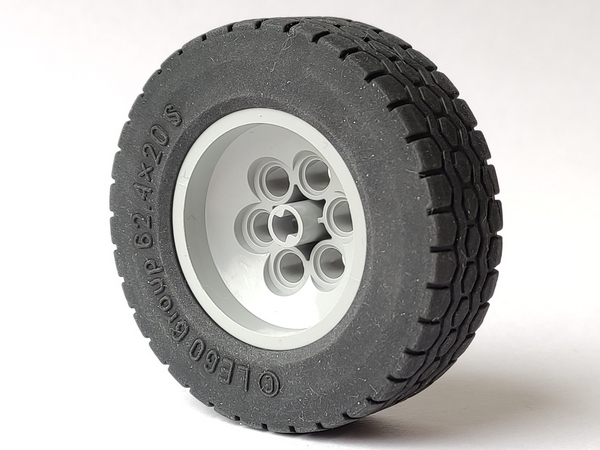 Wheel 43.2mm D. x 18mm - Extended Axle Stem with Black Tire 62.4 x 20 S (32020 / 32019)
I god stand. Metallic silver.