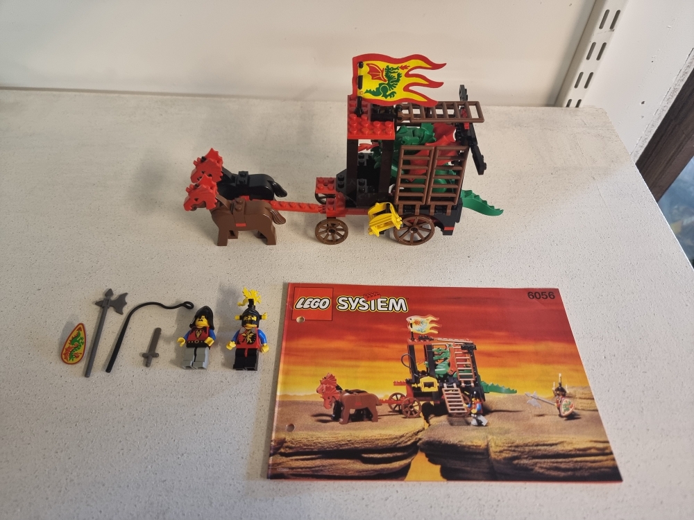 Sett 6056 fra Lego Castle : Dragon Knights serien.
Bortimot perfekt sett.
Komplett med manual.