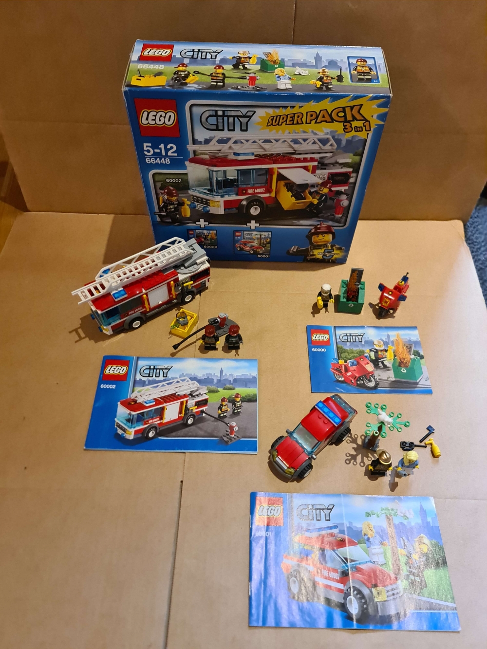 Sett 66448 fra Lego City serien.
Settet består av følgende 3 sett.
60000 - Fire Motorcycle
60001 - Fire Chief Car
60002 - Fire Truck

Alt komplett I god stand. Med manualer og eske.