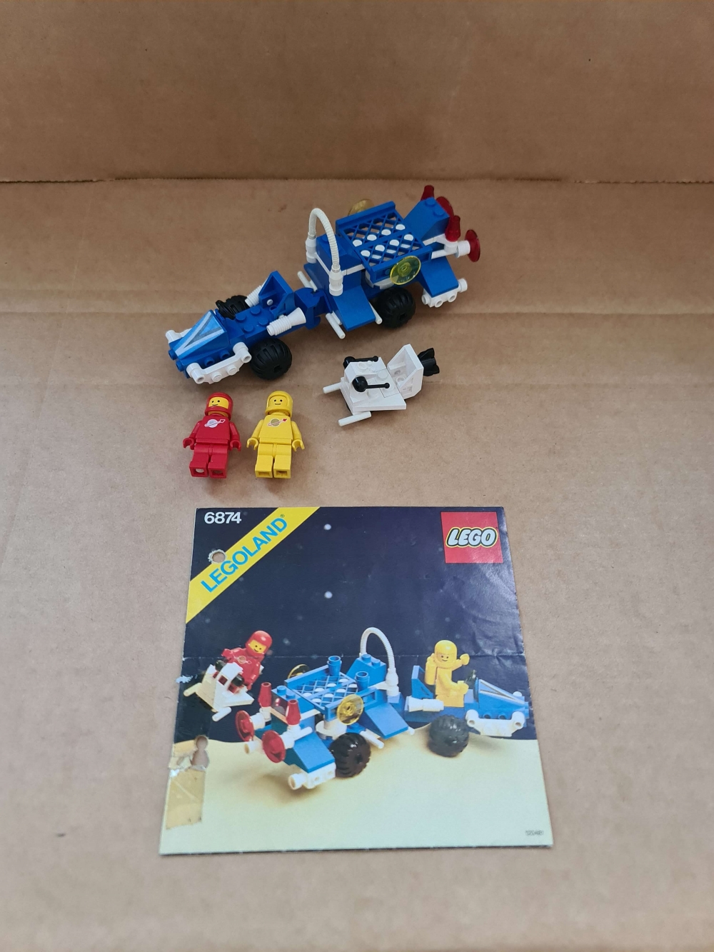 Sett 6874 fra Lego Classic Space serien.
Flott sett.
Komplett med manual.