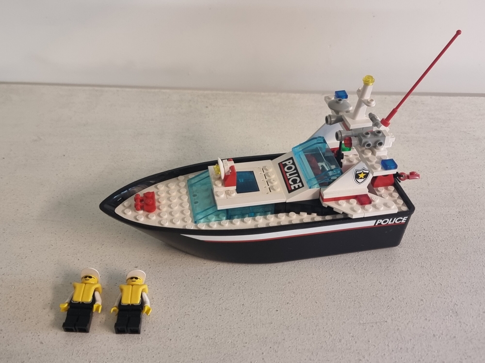 Sett 4012 fra Lego Classic Town (Boat: Police) serien.
Flott sett.
Komplett uten manual.