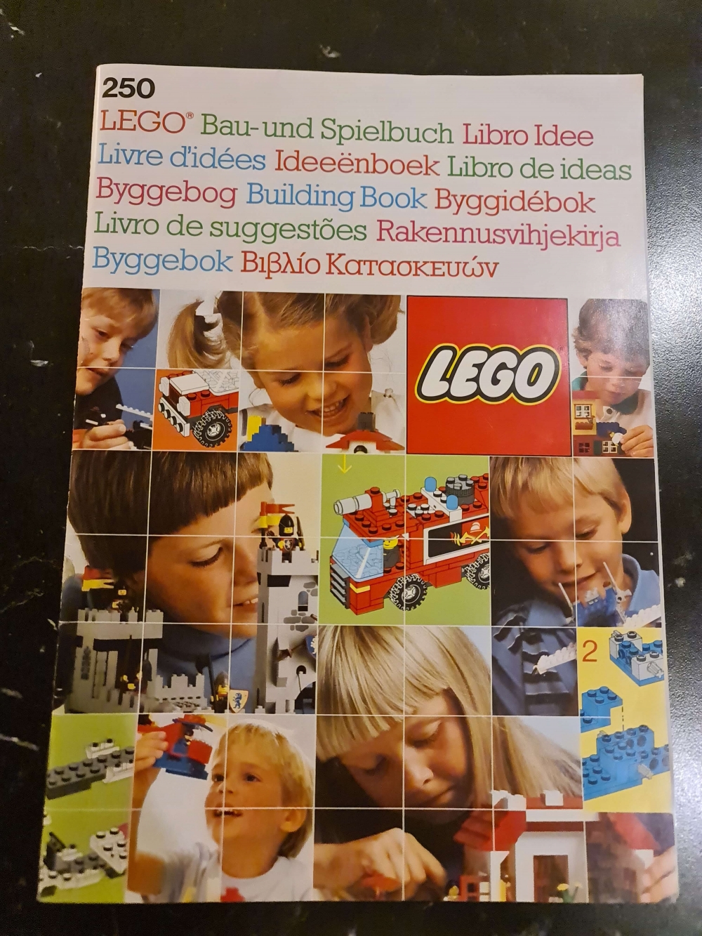 Lego 250 fra Idea Book serien.
Meget pen. Med ubrukte klistremerker.