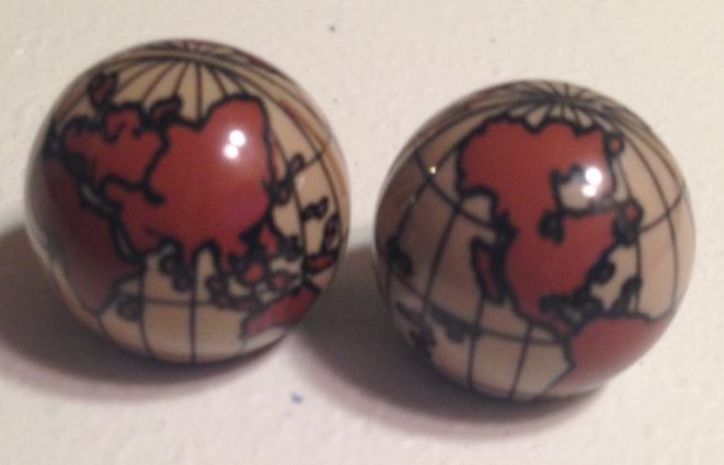 Cylinder Hemisphere 2 x 2 with Reddish Brown Globe Pattern
I god stand.