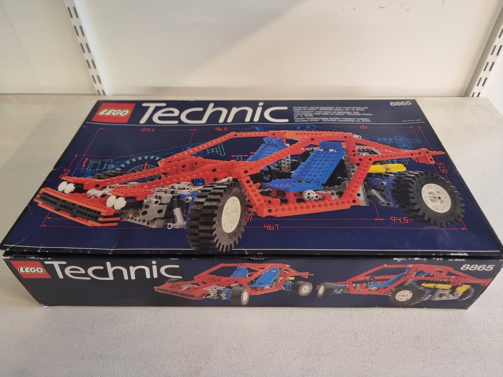 Sett 8865 fra Lego Technic serien.
Flott sett. Noe støv.
Komplett med manual og eske,
