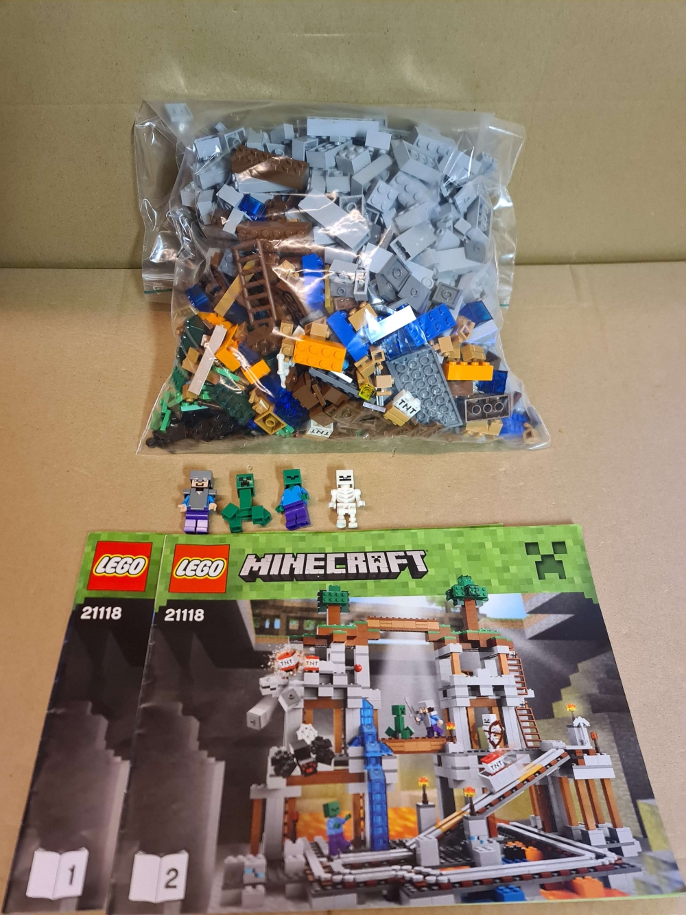 Sett 21118 fra Lego Minecraft serien. 

Som nytt. Komplett med manualer.