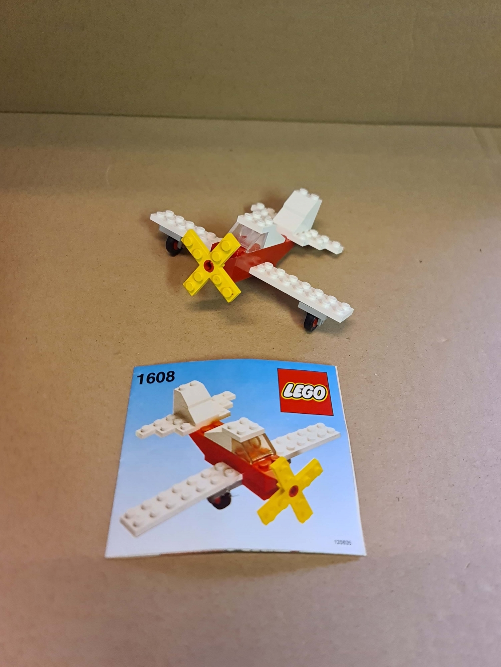 Sett 1608 fra Lego Universal Building Set serien.
Meget pent. Komplett med manual.
Meget sjeldent sett.