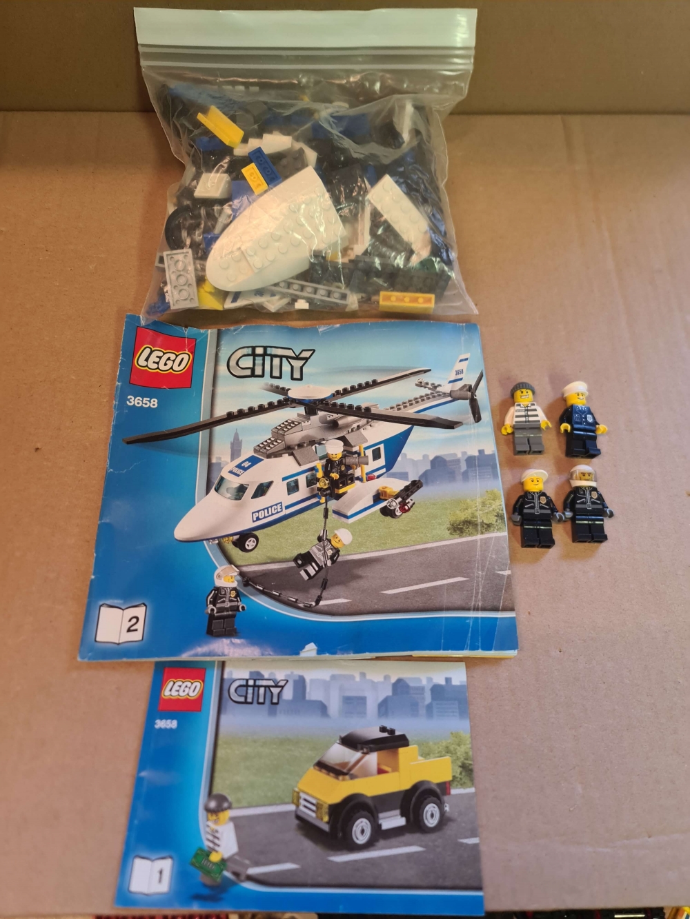 Sett 3658 fra Lego City serien.
Pent sett. Alle klistremerker på.
Komplett med manualer.