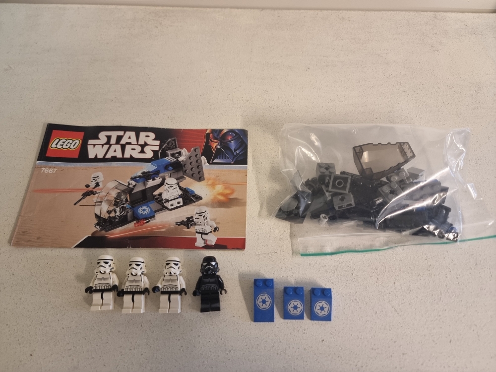 Sett 7667 fra Lego Star Wars : Star Wars Legends serien.
Pent sett.
Komplett med manual.